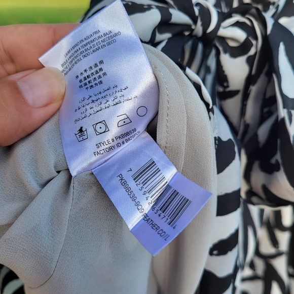 BCBGeneration belted black grey white Triangle print ruffled sleeveless romper - Picture 9 of 9